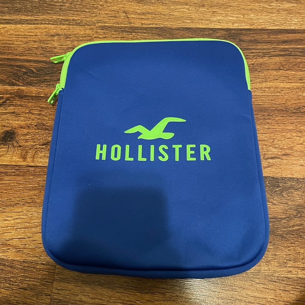 Hollister Zipper Pouch
